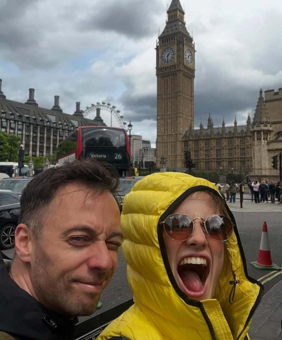 Бойко Кръстанов гушна момиченце