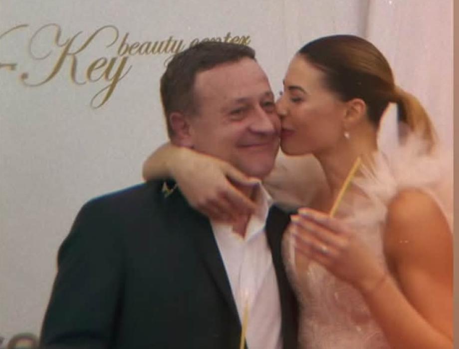 Рачков предложи пръстен с диамент на Виктория 