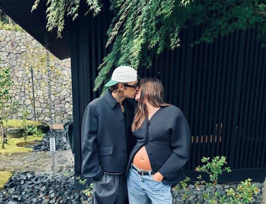 Джъстин Бийбър с бременната си съпруга обикалят Япония