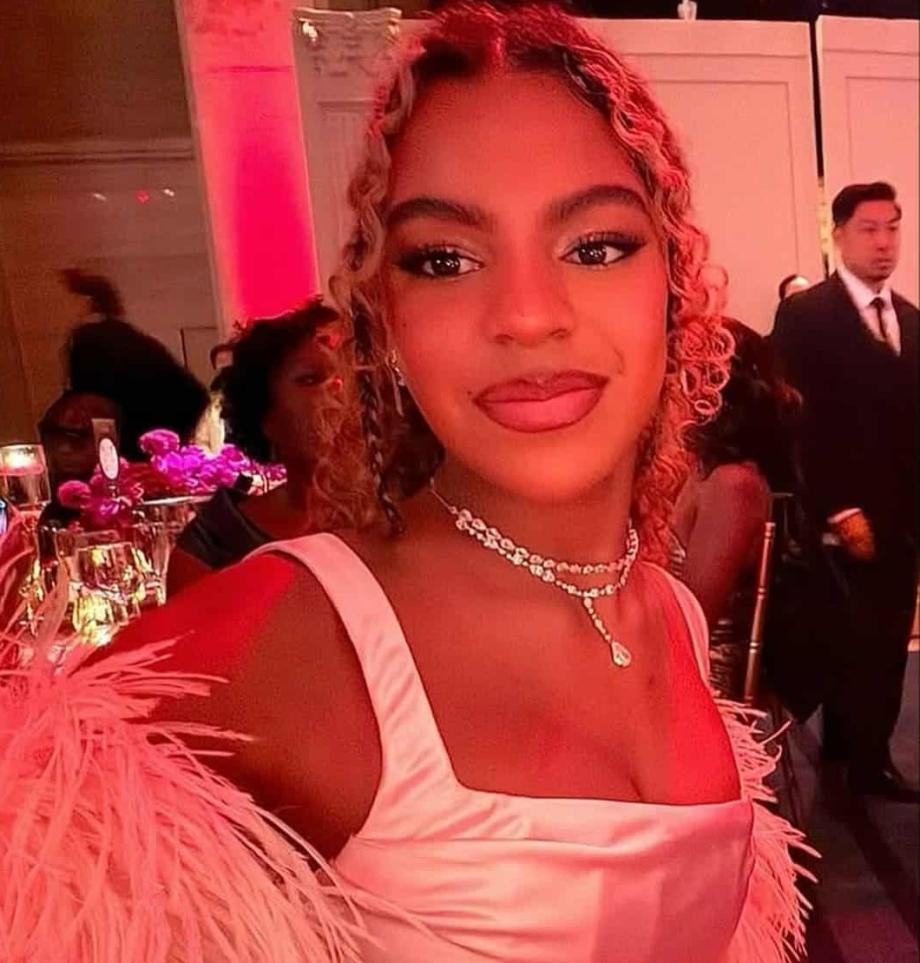 Блу Айви Картър като самостоятелна  дама