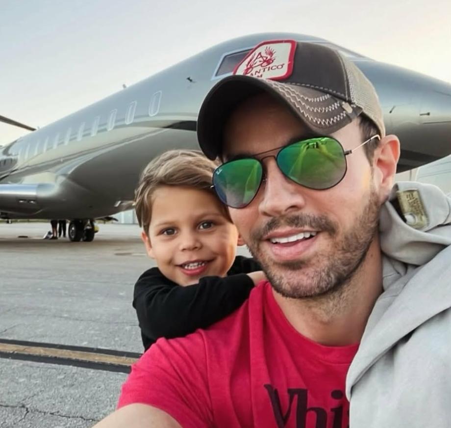 Енрике Иглесиас показа „суперсилата“ на малкия си син