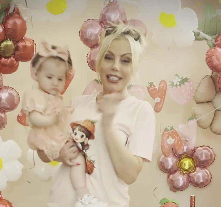 Малката принцеса на Камелия празнува рожден ден 