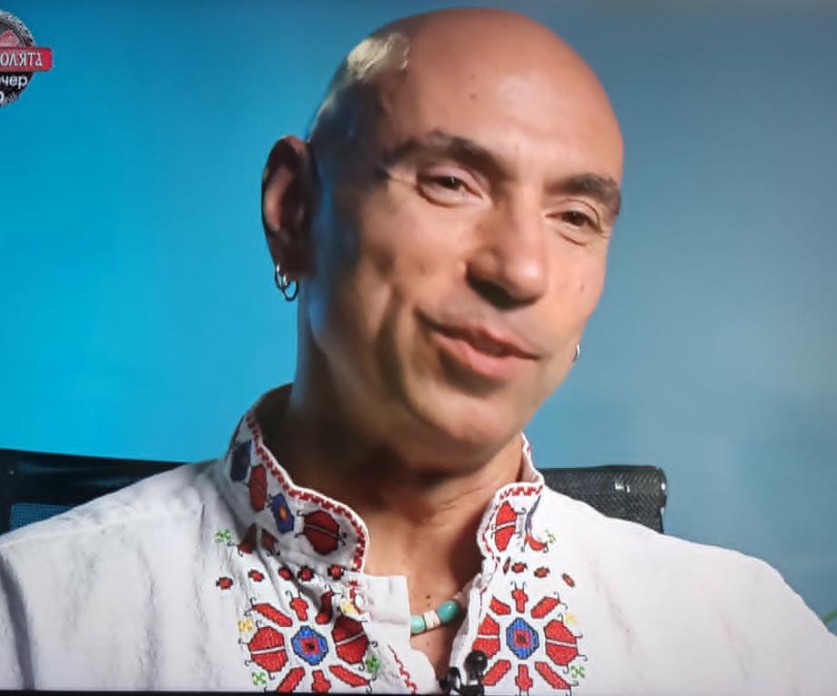 Алекс грабна плакета в „Черешката на тортата“