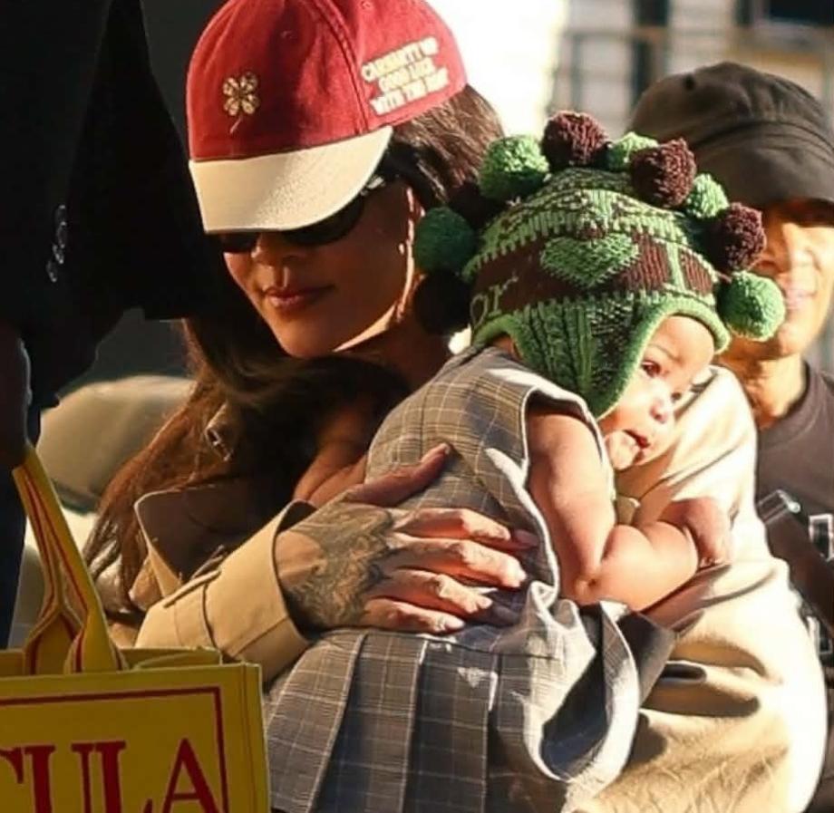 За първи път: Риана показа 6-месечната си дъщеря 