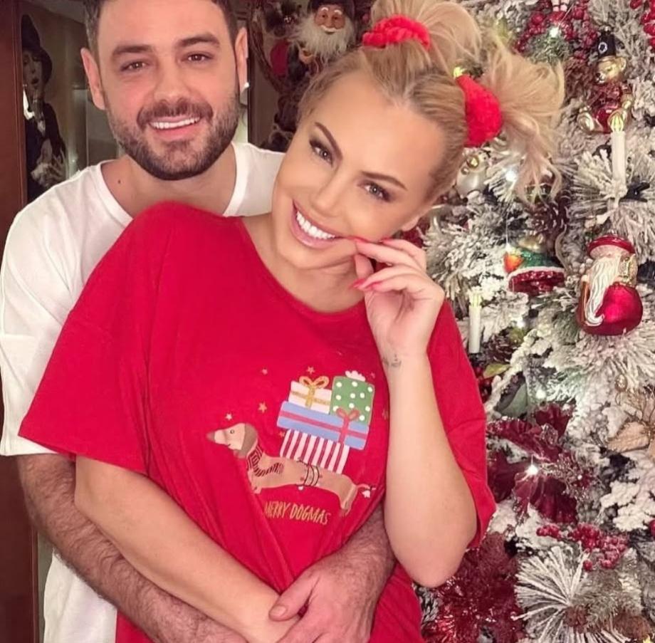 За Коледа Камелия показа бебе Касия 