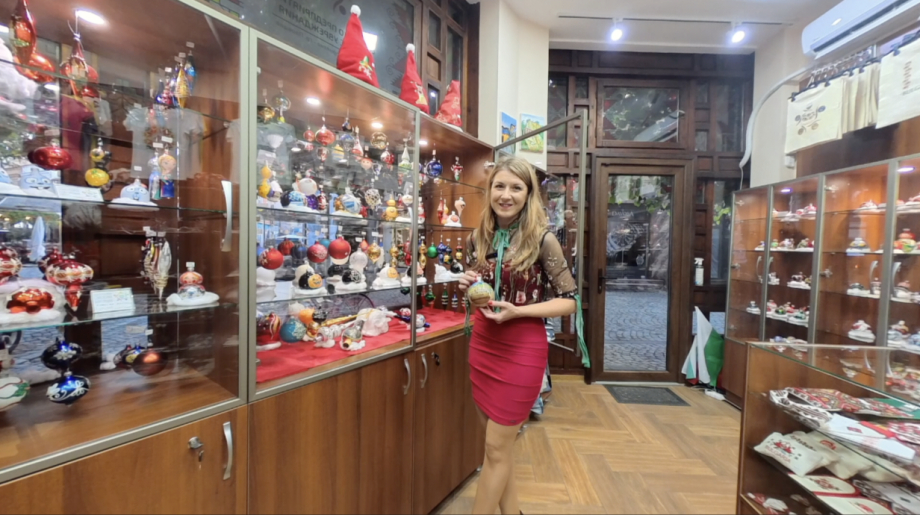 Приказни коледни играчки, изработени от стъкло и със сърце