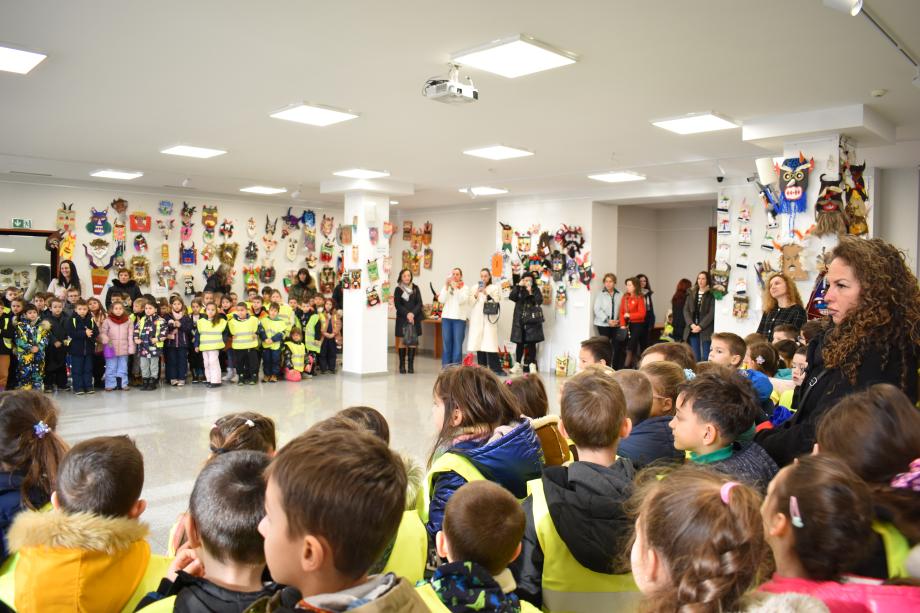 Кукерската традиция през детските очи