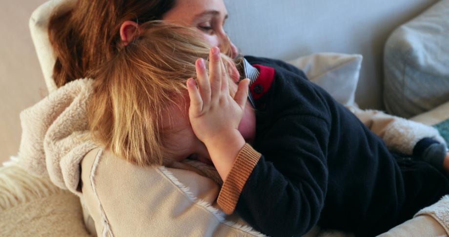 Когато  детето не се отделя от мама и за минута 