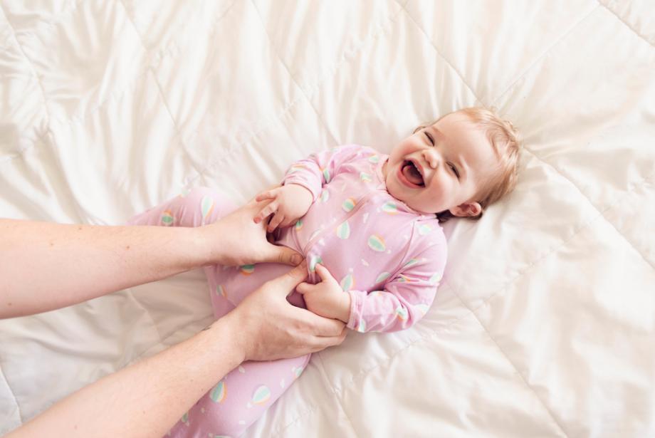 Защо е опасно да гъделичкате бебето