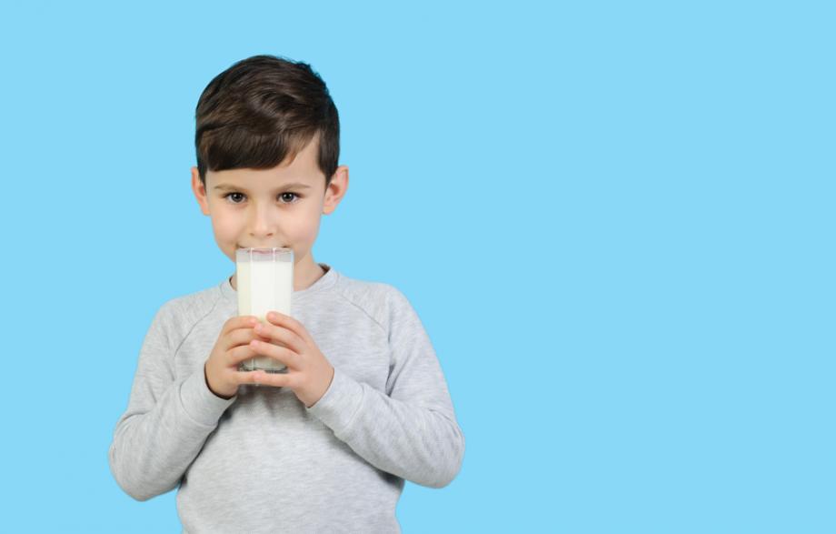 7 неща, които родителите трябва да знаят за алтернативите на обикновеното мляко