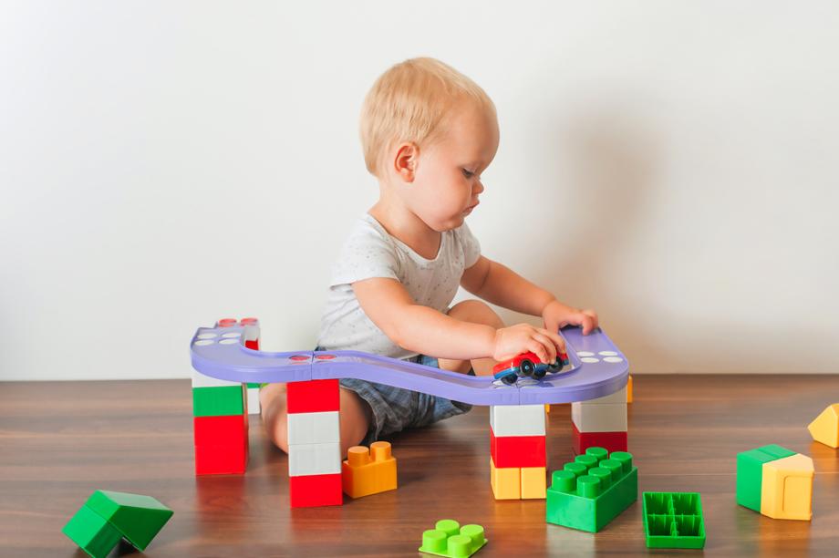 Научете детето да играе само  