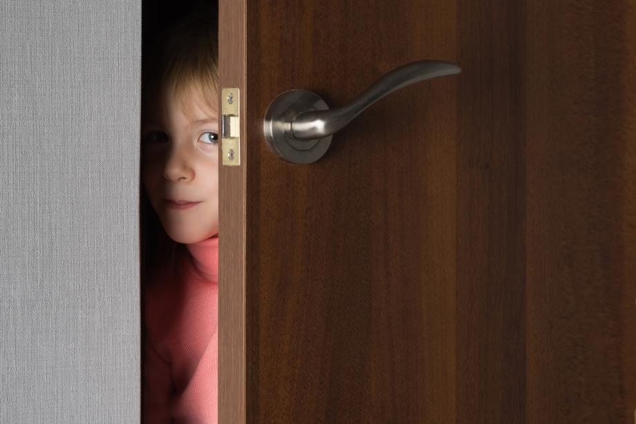 Голи пред очите на детето 