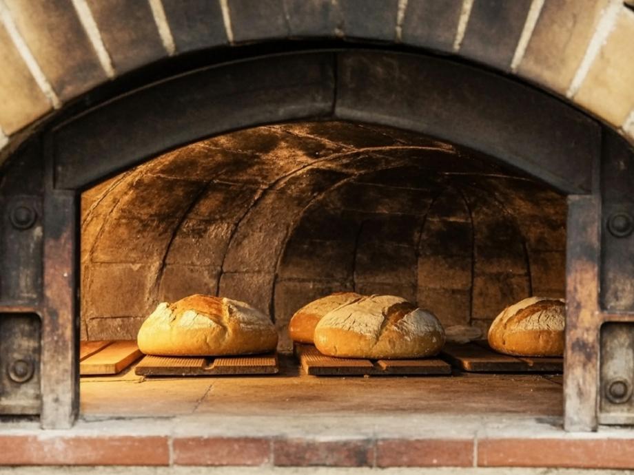 370 000 именици  празнуват днес 