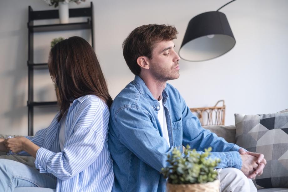 Нелюбов – какво е да си с човек, който те кара да се чувстваш празен и необичан