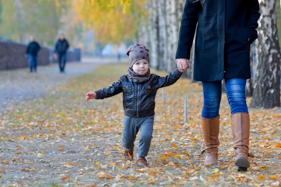 Детето е настинало и е с хрема: да излиза ли на разходка 
